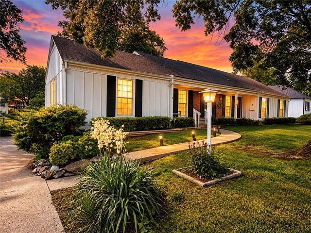 9516 Buena Vista Street, Overland Park, KS 66207