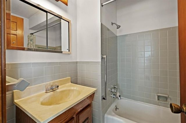 9516 Buena Vista Street, Overland Park, KS 66207