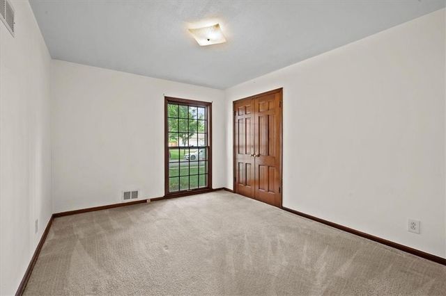 9516 Buena Vista Street, Overland Park, KS 66207