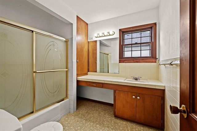 9516 Buena Vista Street, Overland Park, KS 66207