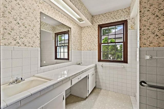 9516 Buena Vista Street, Overland Park, KS 66207