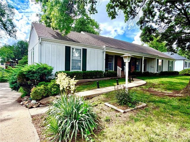 9516 Buena Vista Street, Overland Park, KS 66207