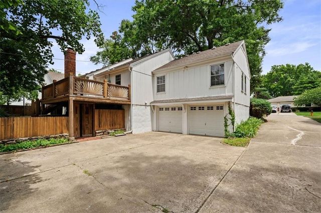 9516 Buena Vista Street, Overland Park, KS 66207