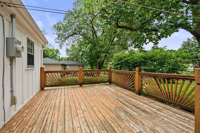 9516 Buena Vista Street, Overland Park, KS 66207