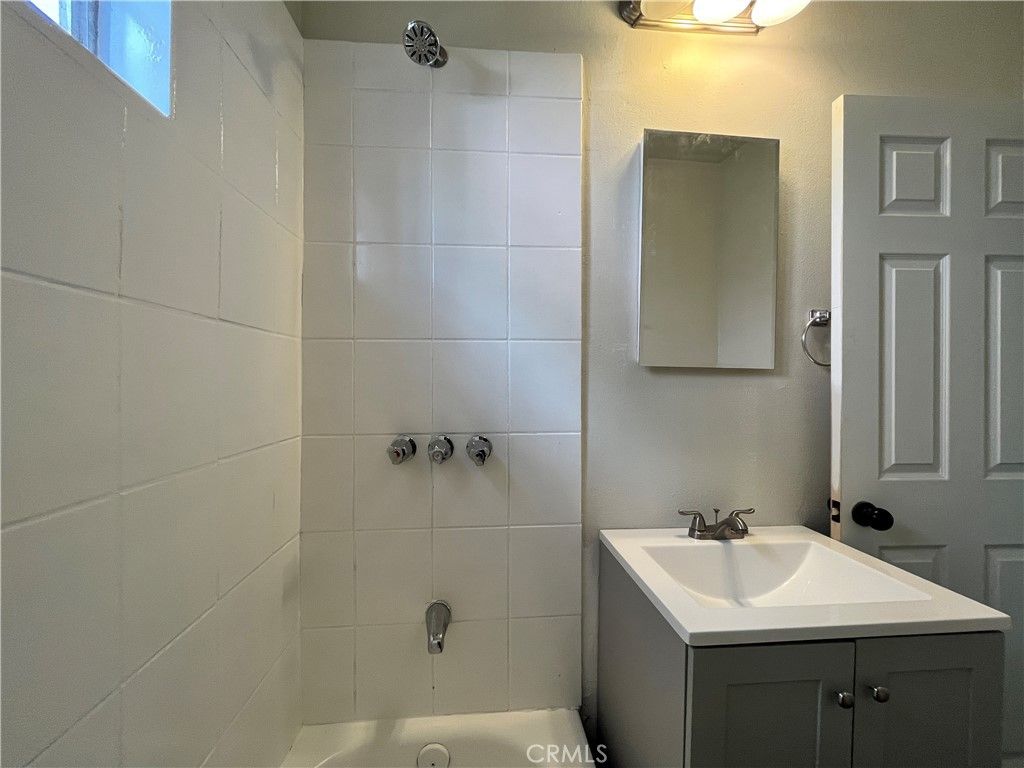 611 W 57th, Los Angeles, CA 90037 — photo 5