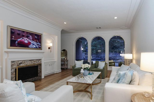 27 Acorn Cluster Court, The Woodlands, TX 77381