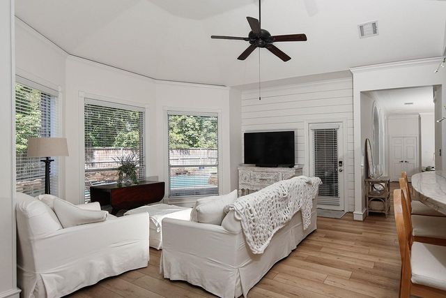 27 Acorn Cluster Court, The Woodlands, TX 77381