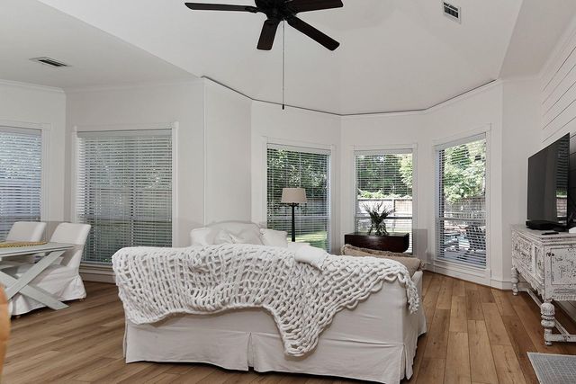 27 Acorn Cluster Court, The Woodlands, TX 77381