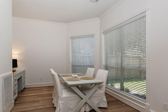 27 Acorn Cluster Court, The Woodlands, TX 77381