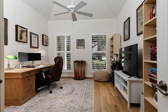 27 Acorn Cluster Court, The Woodlands, TX 77381