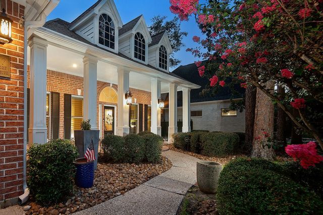 27 Acorn Cluster Court, The Woodlands, TX 77381