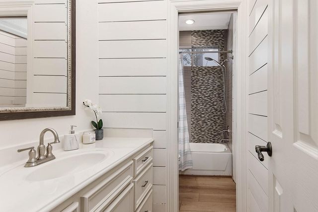 27 Acorn Cluster Court, The Woodlands, TX 77381