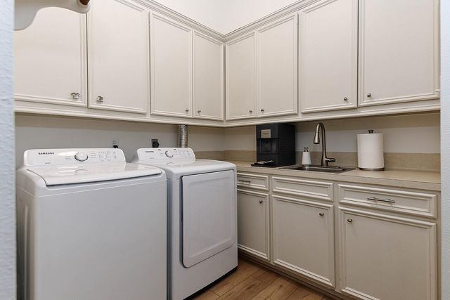 27 Acorn Cluster Court, The Woodlands, TX 77381