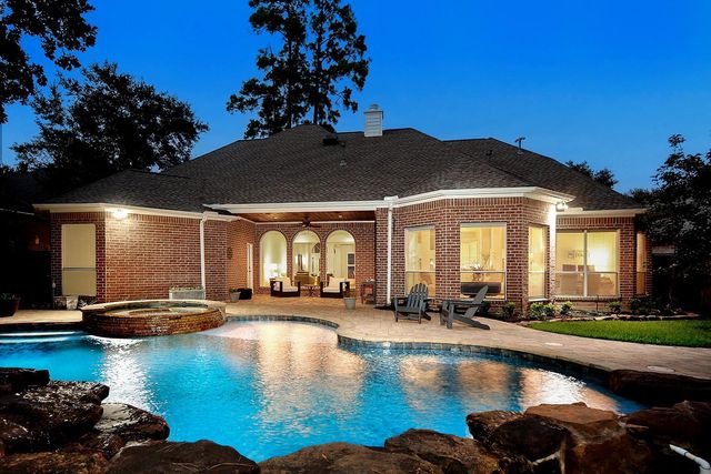 27 Acorn Cluster Court, The Woodlands, TX 77381