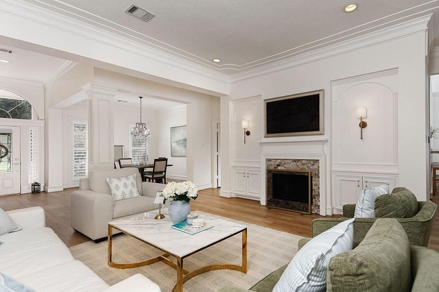 27 Acorn Cluster Court, The Woodlands, TX 77381