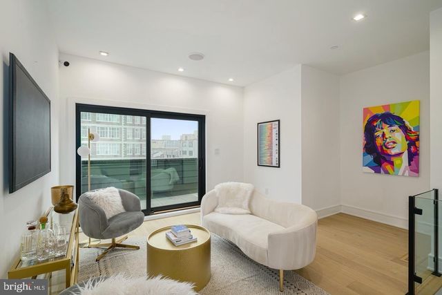 2316 SANSOM ST, Philadelphia, PA 19103