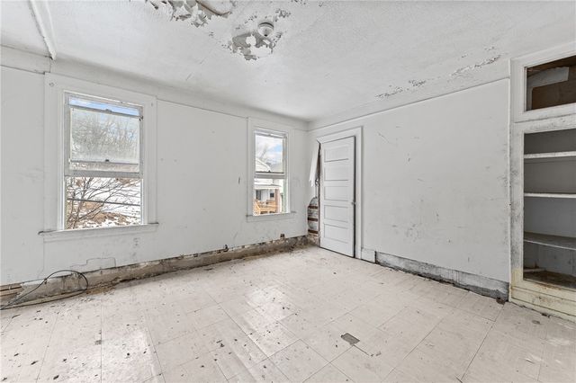 435 E Burgess St, Perry Hilltop, PA 15214