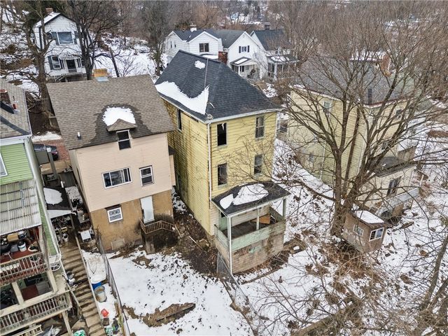 435 E Burgess St, Perry Hilltop, PA 15214