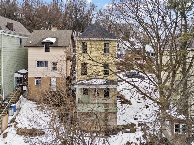 435 E Burgess St, Perry Hilltop, PA 15214