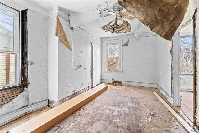 435 E Burgess St, Perry Hilltop, PA 15214