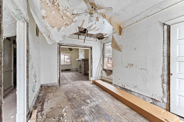 435 E Burgess St, Perry Hilltop, PA 15214