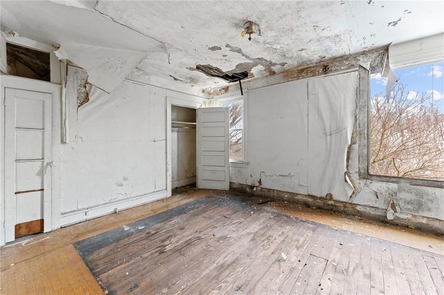 435 E Burgess St, Perry Hilltop, PA 15214