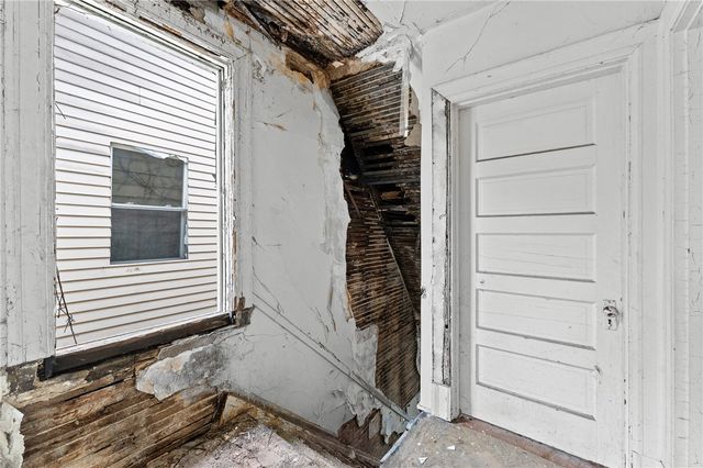 435 E Burgess St, Perry Hilltop, PA 15214