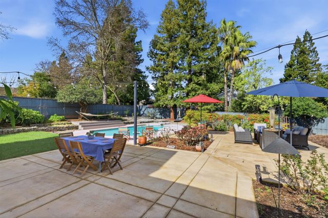 5375 Terrace Oak Cir, Fair Oaks, CA 95628