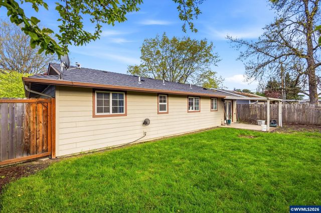 2880 SE Aldrin Pl, Corvallis, OR 97333
