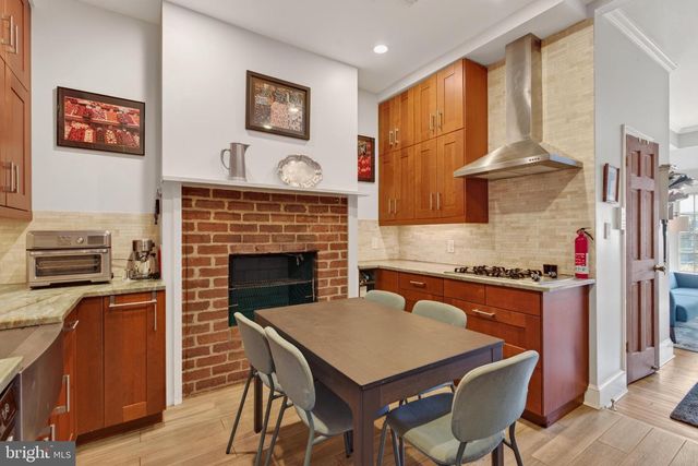 229 10TH ST NE, Washington, DC 20002