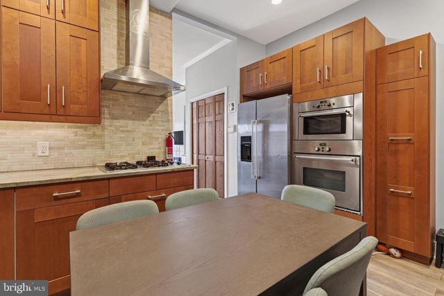229 10TH ST NE, Washington, DC 20002