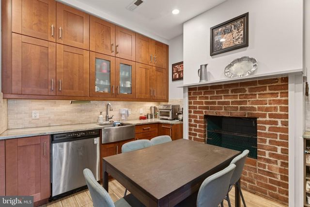 229 10TH ST NE, Washington, DC 20002