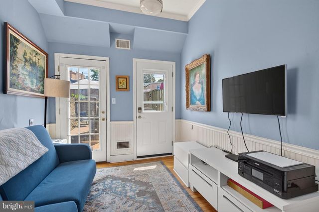 229 10TH ST NE, Washington, DC 20002