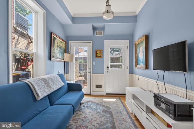 229 10TH ST NE, Washington, DC 20002