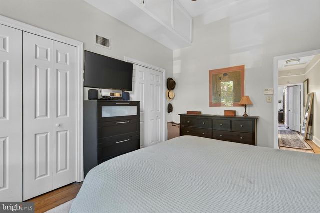 229 10TH ST NE, Washington, DC 20002
