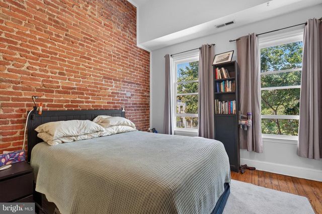 229 10TH ST NE, Washington, DC 20002