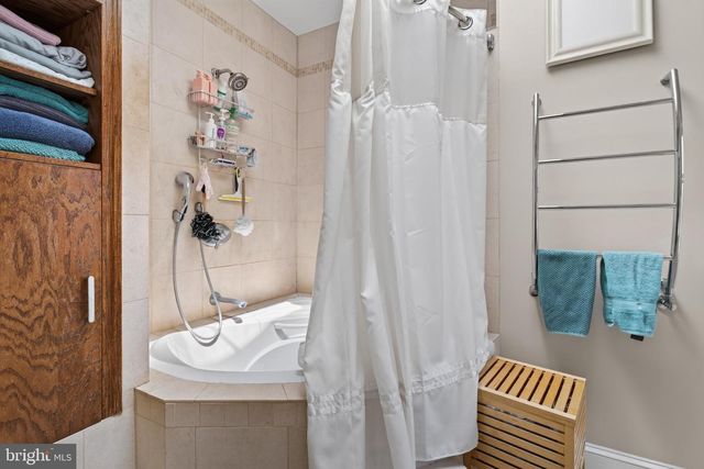 229 10TH ST NE, Washington, DC 20002