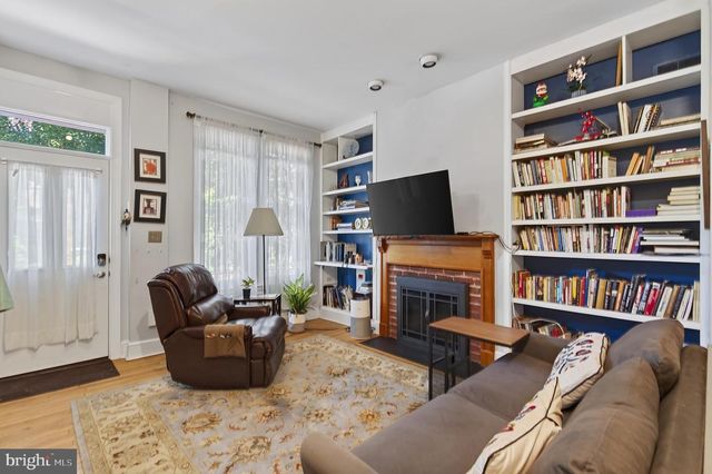 229 10TH ST NE, Washington, DC 20002