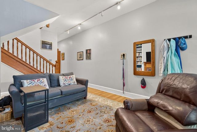229 10TH ST NE, Washington, DC 20002
