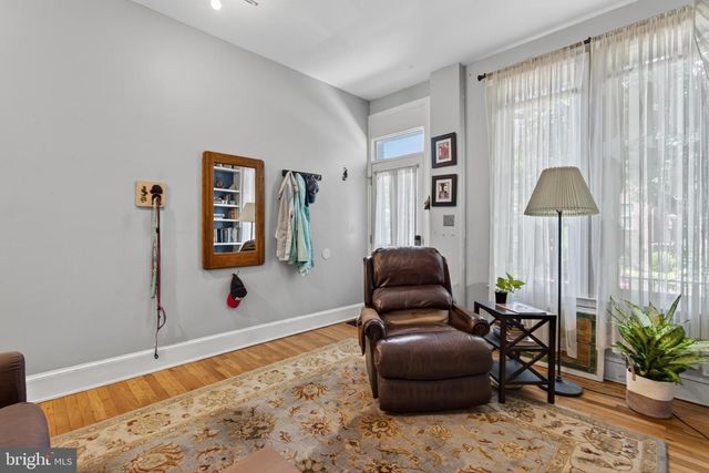 229 10TH ST NE, Washington, DC 20002