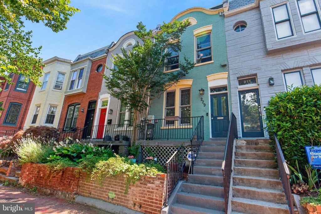 229 10TH ST NE, Washington, DC 20002