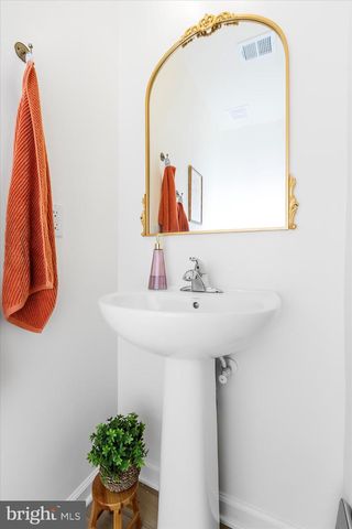 18 NEEDLE CT, Bunker Hill, WV 25413