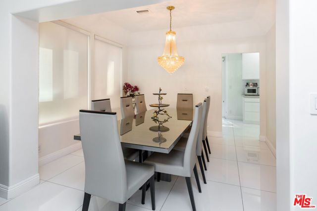 5711 Aura, Tarzana (los Angeles), CA 91356