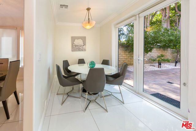 5711 Aura, Tarzana (los Angeles), CA 91356