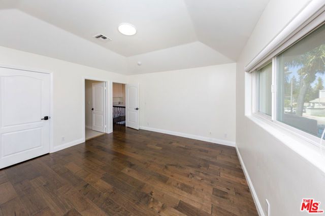 5711 Aura, Tarzana (los Angeles), CA 91356