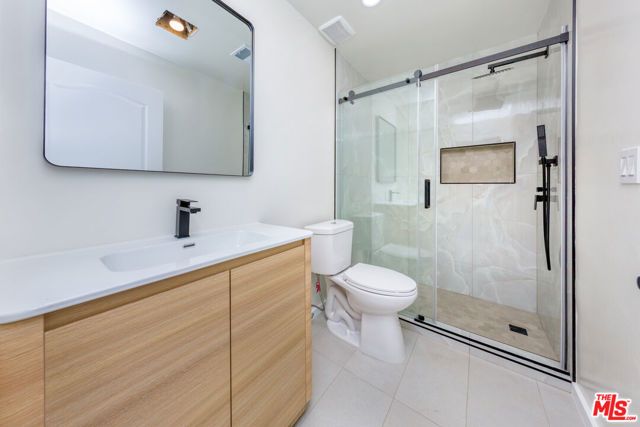 5711 Aura, Tarzana (los Angeles), CA 91356