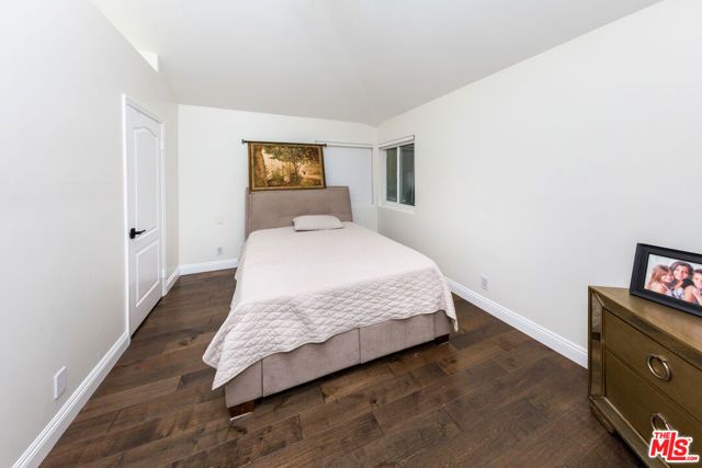5711 Aura, Tarzana (los Angeles), CA 91356