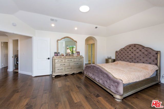 5711 Aura, Tarzana (los Angeles), CA 91356