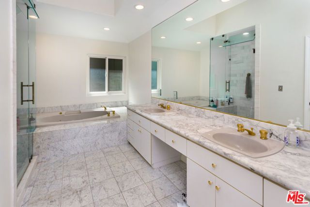 5711 Aura, Tarzana (los Angeles), CA 91356