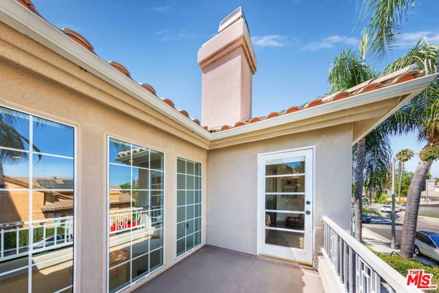 5711 Aura, Tarzana (los Angeles), CA 91356